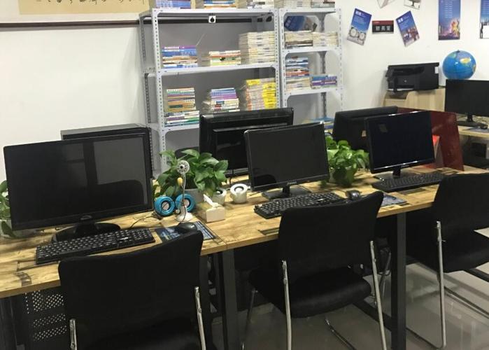 一人團隊還是流水線？自媒體工作室的實戰生存指南